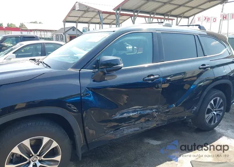 2021 Toyota Highlander Xle z USA, uszkodzony, nr VIN 5TDHZRBH8MS108787